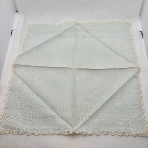 Vintage Linen Pocket Squares with Delicate Crochet Edge, with Box, Circa 1940s - Picture 6 of 7